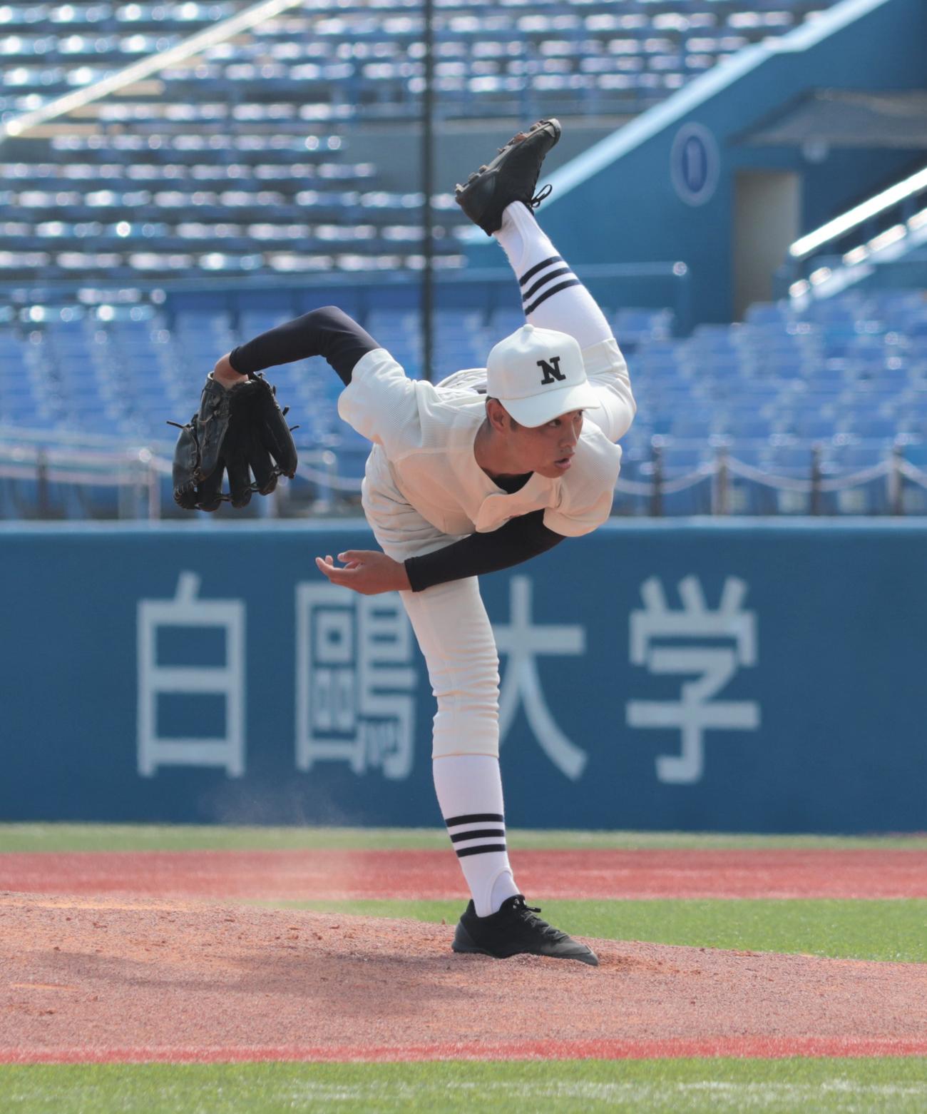 日大三対桜美林　力投する日大三先発の松藤（撮影・藤塚大輔）