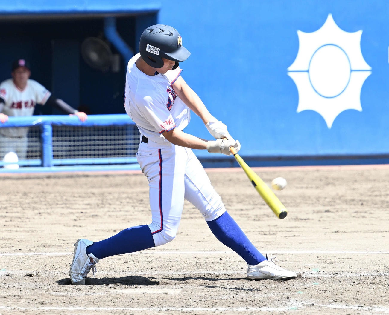 土浦日大対明秀学園日立　9回裏明秀学園日立2死二塁、サヨナラとなる2点本塁打を放つ佐藤（撮影・滝沢徹郎）