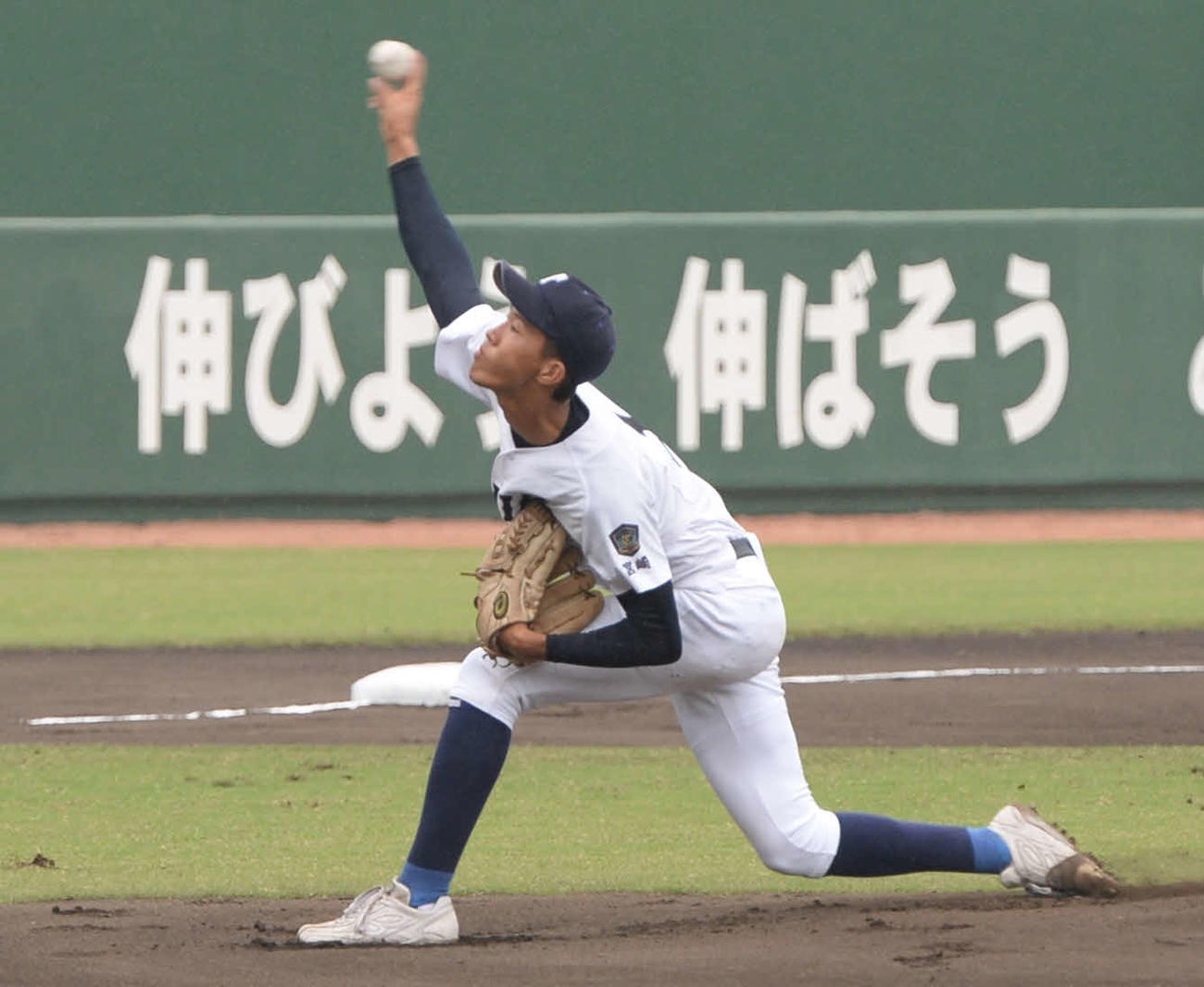 富島対宮崎西　富島先発の日高（撮影・只松憲）