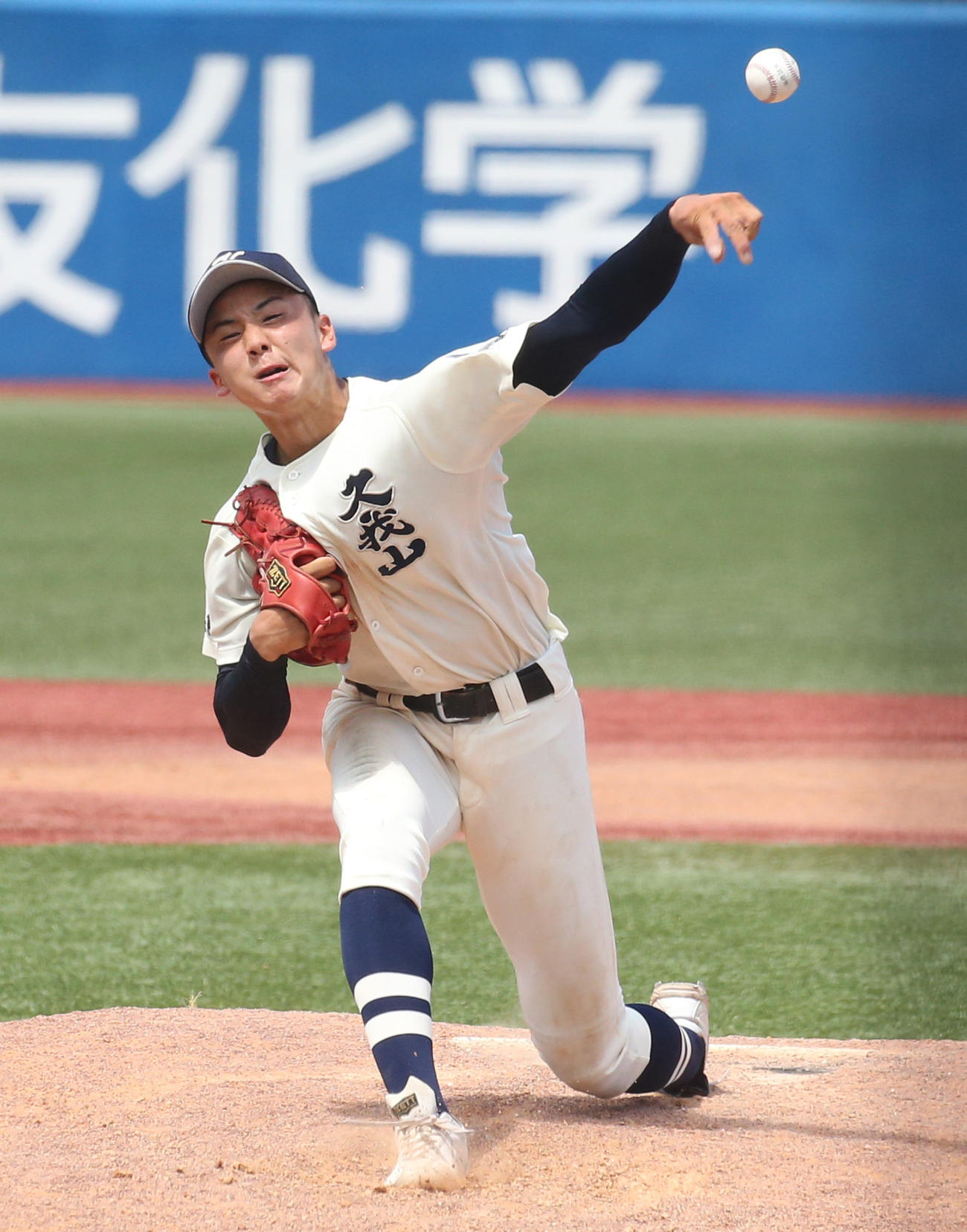 国士舘対国学院久我山　力投する国学院久我山・木津（撮影・野上伸悟）