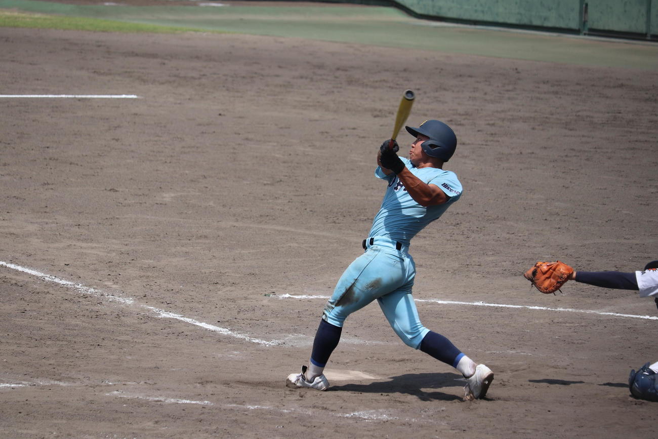 近江対比叡山　打席に立つ山田陽翔投手（撮影・竹本穂乃加）