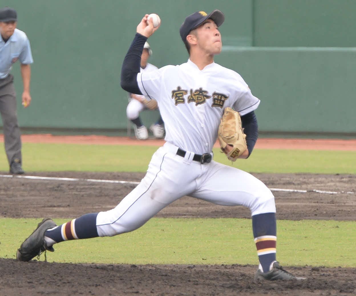 富島対宮崎西　力投する宮崎西・三宅（撮影・只松憲）