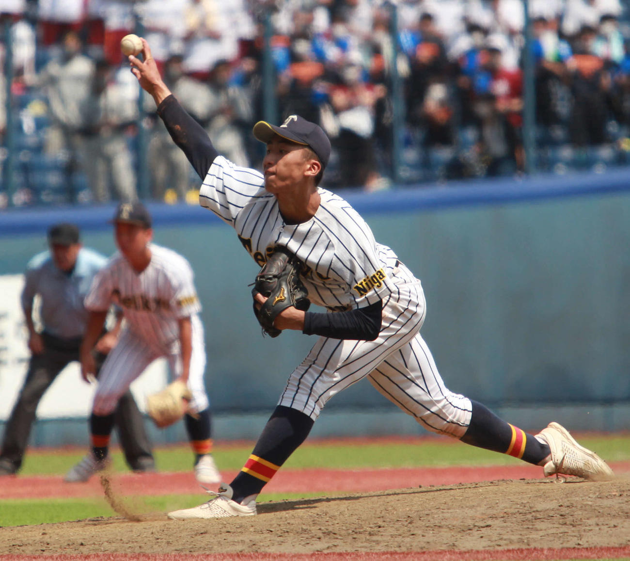 準決勝の中越戦、延長12回を無失点で投げきった帝京長岡・茨木秀
