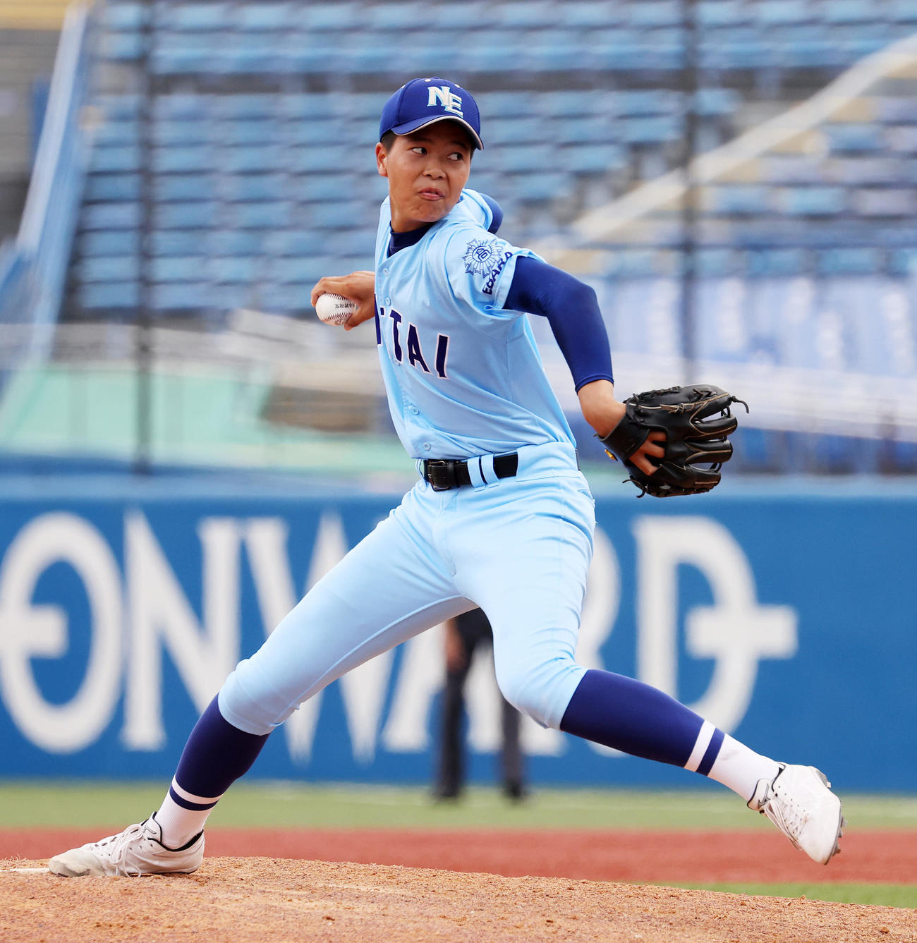 日体大荏原対城東　力投する日体大荏原2番手の小金井（撮影・鈴木正人）