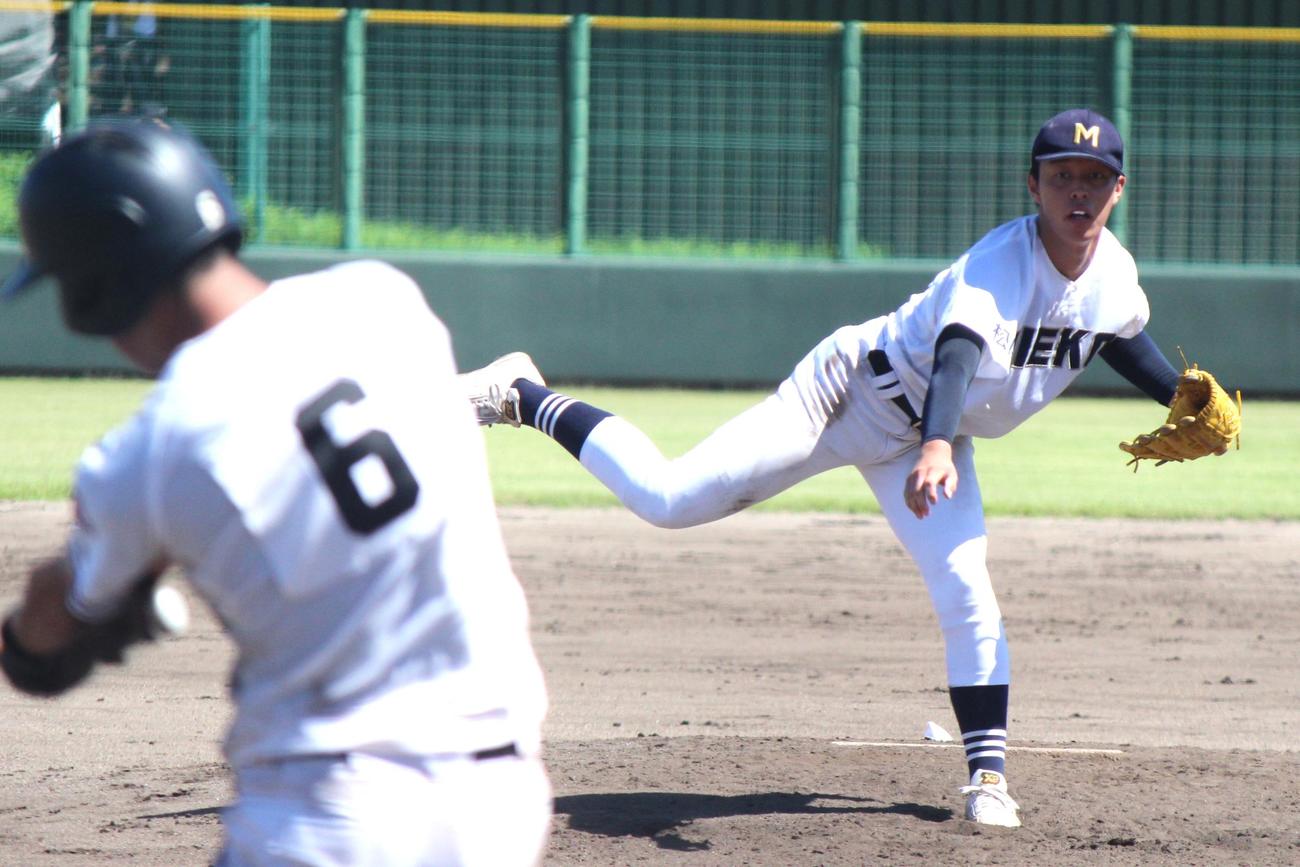 津商対三重　決勝戦で好投した三重・上山（撮影・柏原誠）