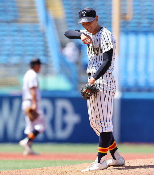二松学舎大付が2年連続決勝進出 1年生片井「手がでちゃいました