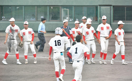 智弁和歌山対桐蔭 優勝した智弁和歌山ナイン(撮影・岩下翔太)