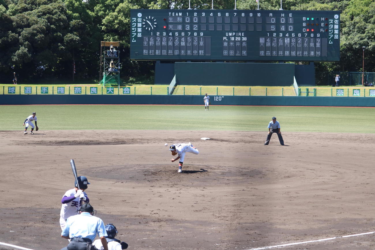 初の決勝戦で先発した生駒の1年生左腕・草野純投手（撮影・益子浩一）