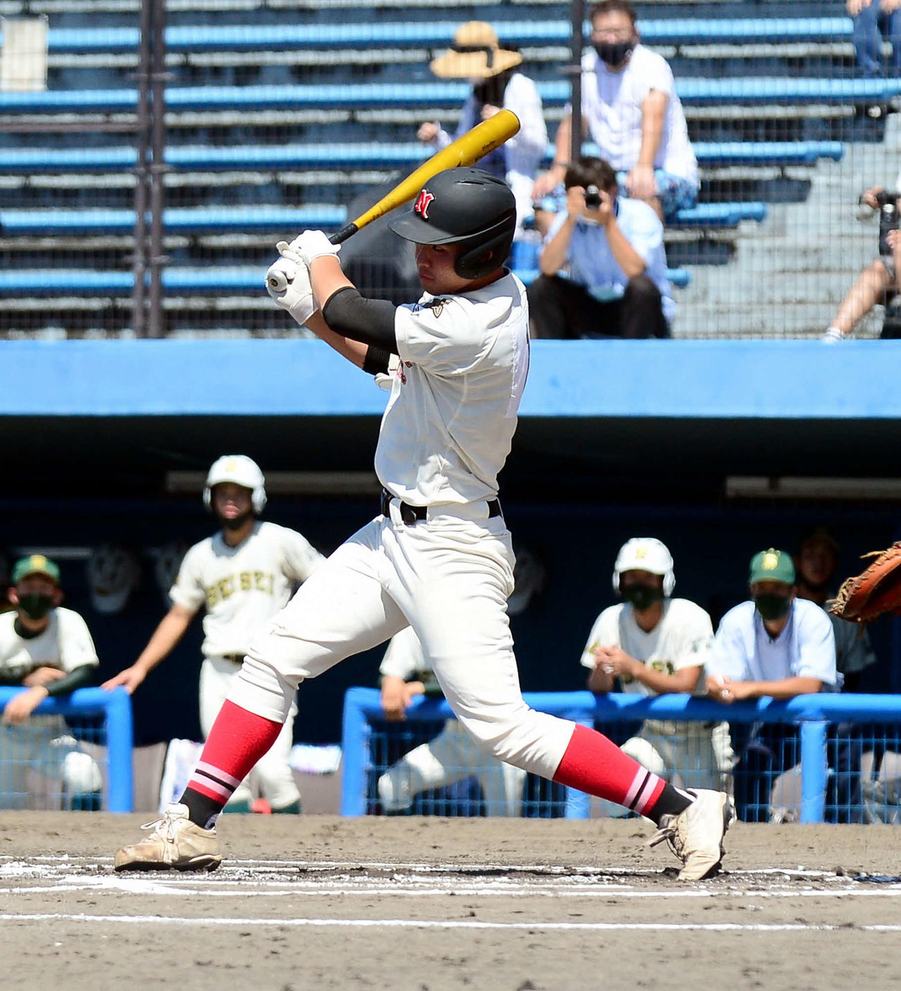 1回2死二塁、先制の中前適時打を放つ日大三島・松永