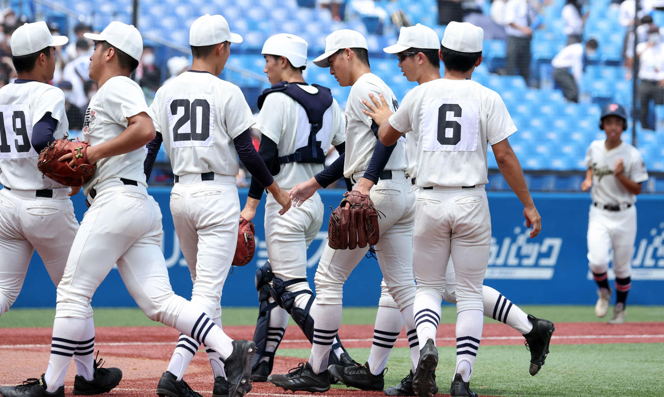 決勝進出を決めた日大三ナイン（撮影・浅見桂子）