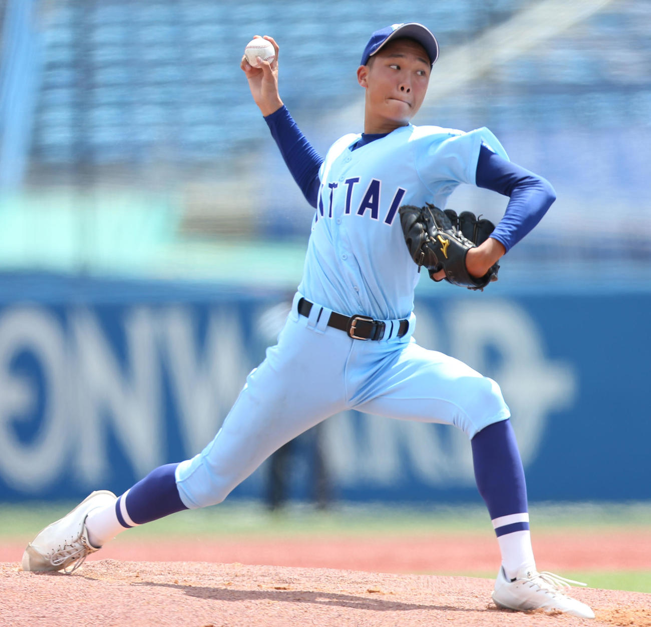 日体大荏原対二松学舎大付　力投する日体大荏原先発の石井祥太（撮影・宮地輝）