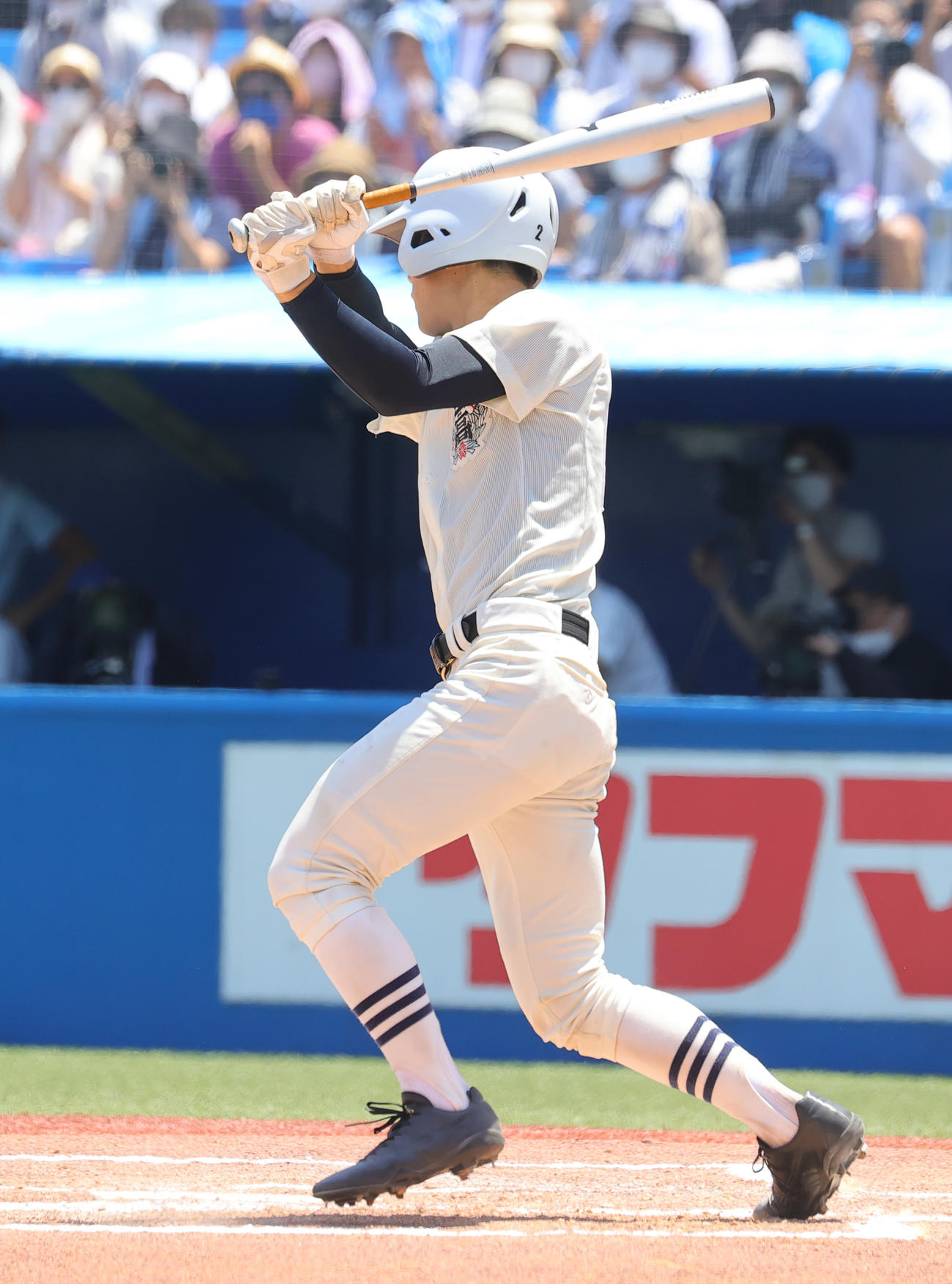 日大三対東海大菅生　6回表日大三1死二、三塁、右前2点適時打を放つ川崎広翔（撮影・野上伸悟）