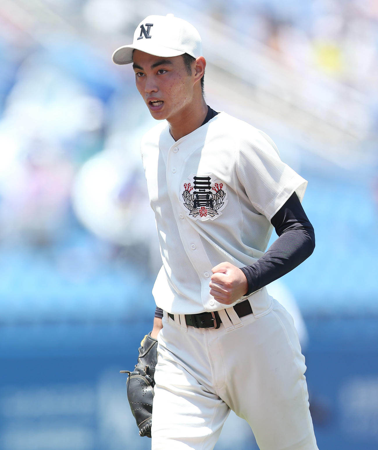 日大三対東海大菅生　6回を無失点に抑えガッツポーズする日大三・松藤（撮影・宮地輝）