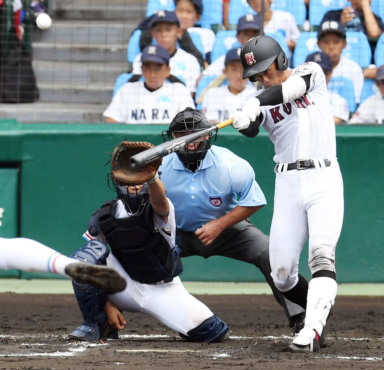 17年8月11日、広陵対中京大中京　本塁打を放つ広陵・中村奨成