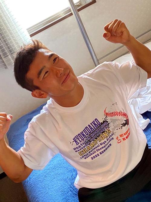旭川大学硬式野球部　レイヤーシャツ 甲子園】旭川大高・大渕路偉捕手「夢与えられたら」大阪桐蔭戦へ
