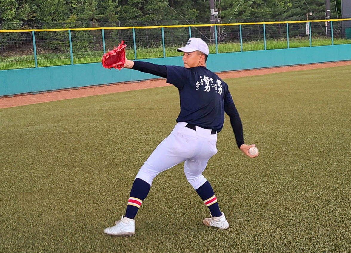 日本文理エース田中はキャッチボールを中心に調整。Tシャツの背には「能力の差は小さいが努力の差は大きい」の言葉が（日本文理提供）