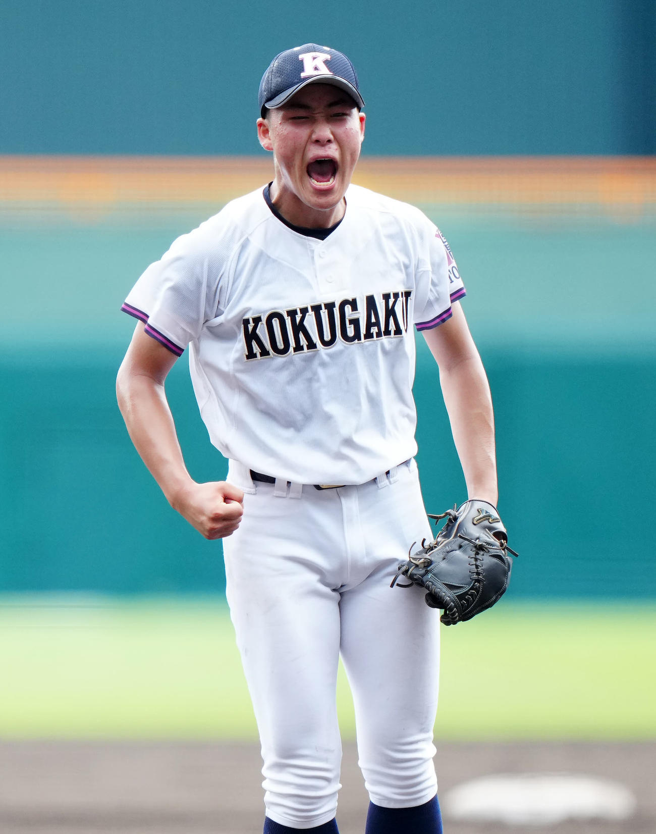 日大三島対国学院栃木　5回表日大三島2死満塁、野口を見逃しの三振に仕留め、雄たけびを上げる盛永（撮影・江口和貴）