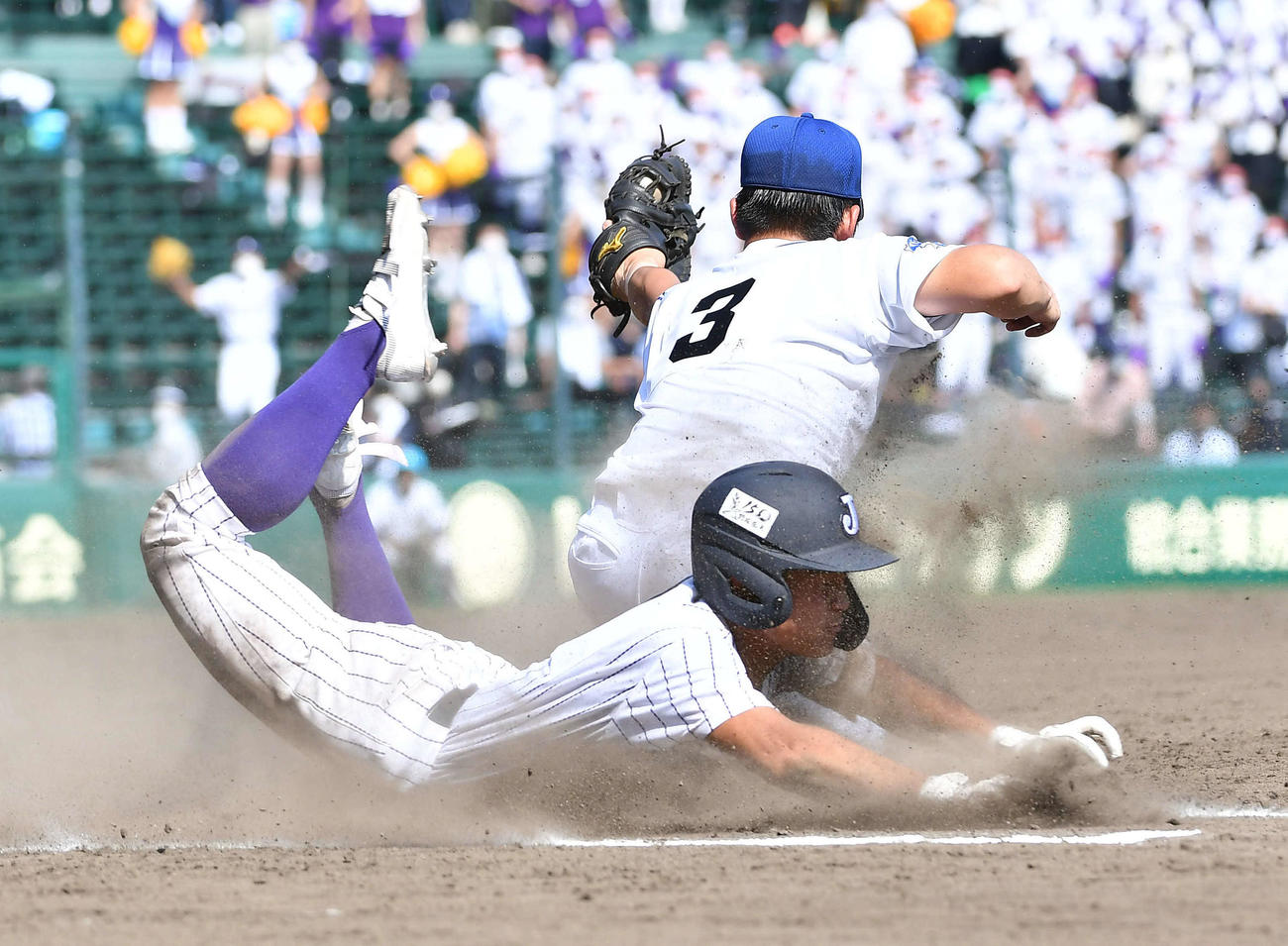 明豊対樹徳　5回裏樹徳2死三塁、林（左）の遊適時内野安打で樹徳が同点に追いつく（撮影・岩下翔太）