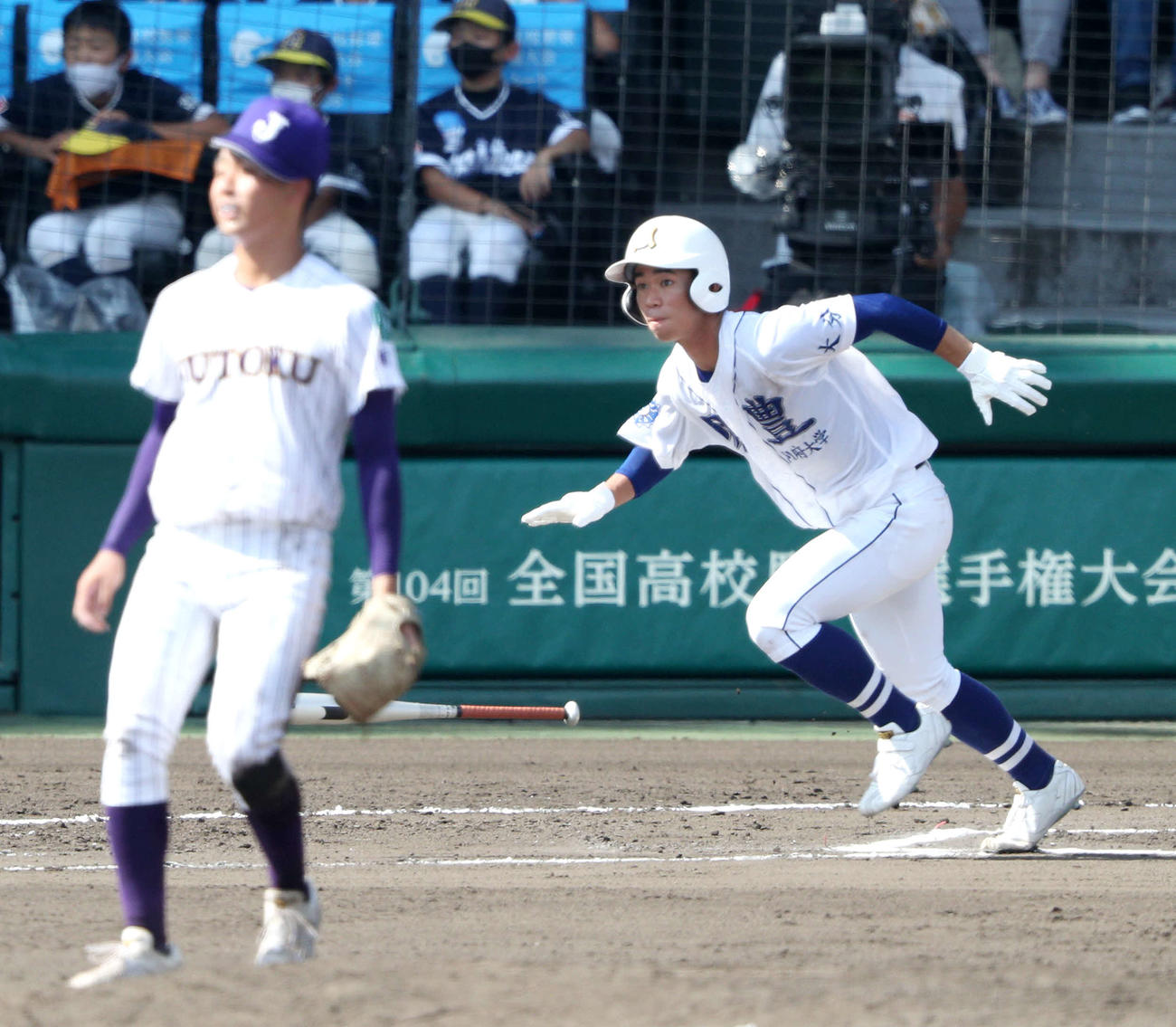 明豊対樹徳　6回表明豊1死二塁、牧野は右適時三塁打を放つ（撮影・上山淳一）