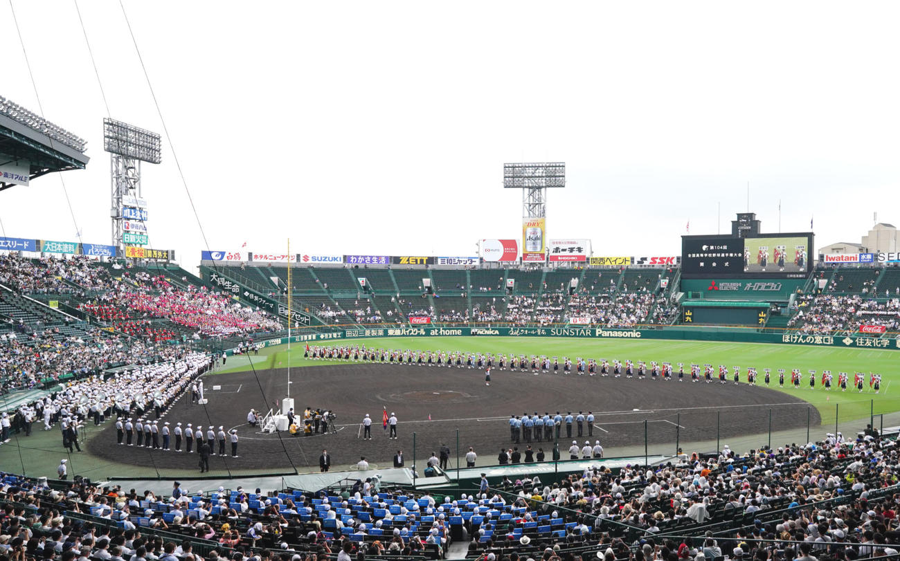 有観客で行われる開会式（撮影・江口和貴）