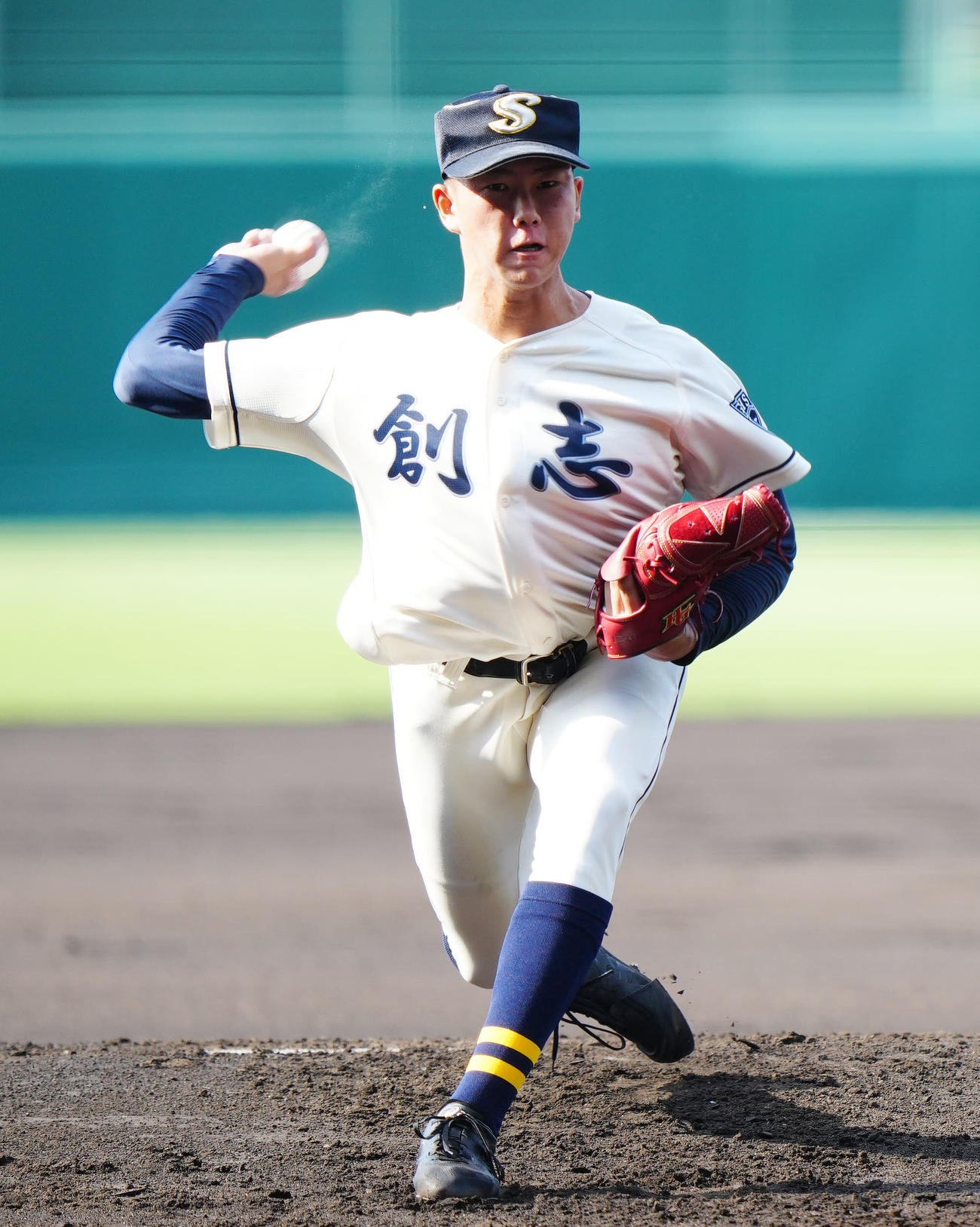 創志学園対八戸学院光星　創志学園先発の岡村（撮影・江口和貴）