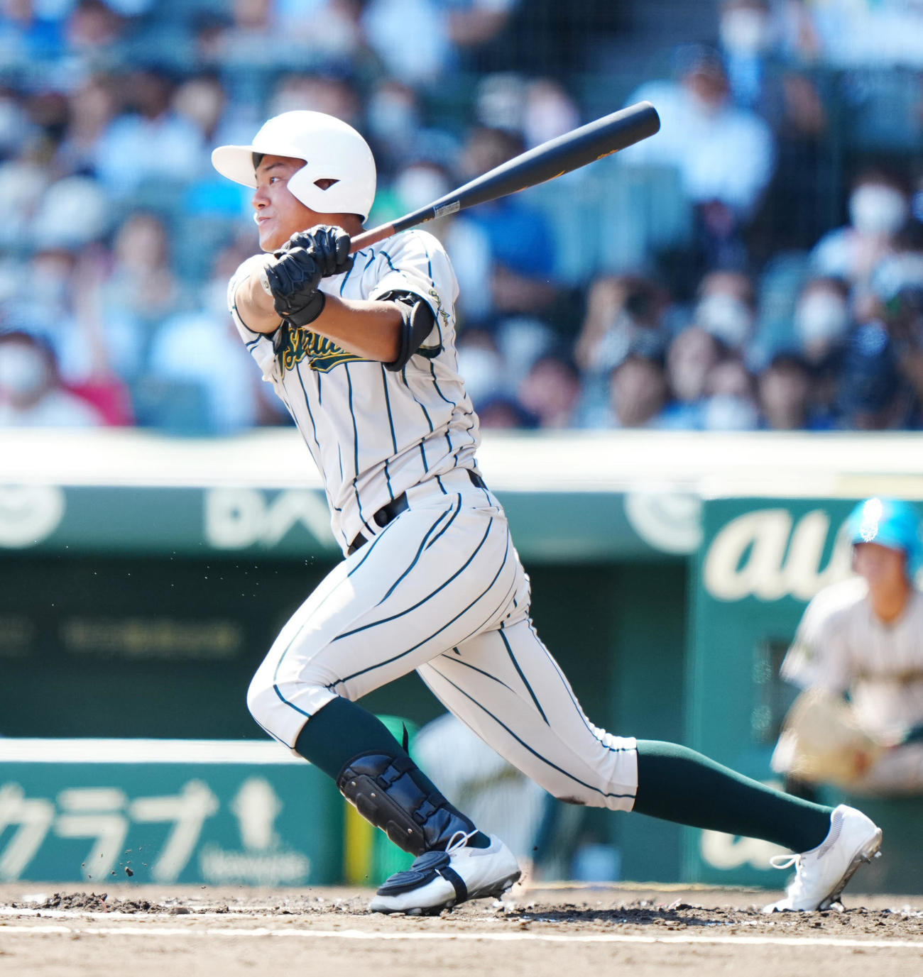 鶴岡東対盈進　1回表鶴岡東2死一、二塁、適時二塁打を放つ小林（撮影・江口和貴）