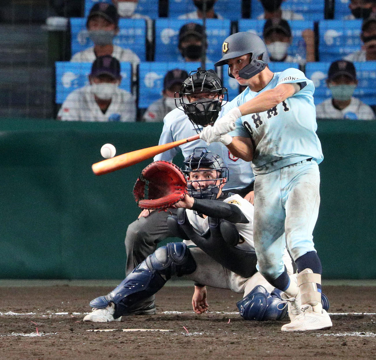 鳴門対近江　5回裏近江2死一、二塁、横田は右越え適時三塁打を放つ（撮影・加藤哉）