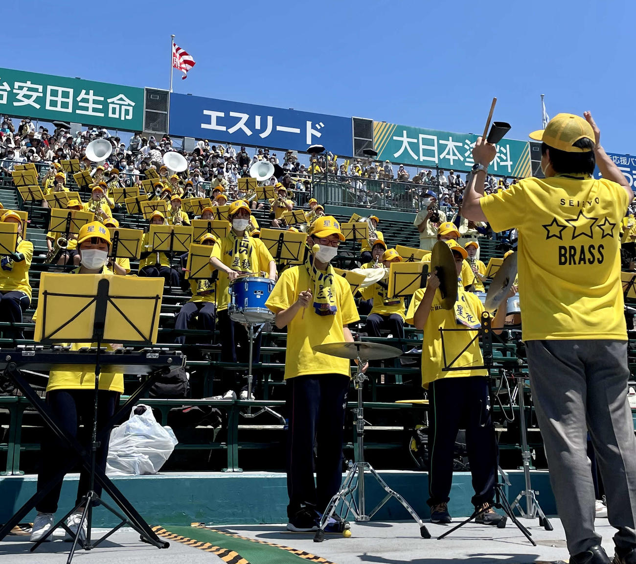 星稜コンバットを演奏する星稜の吹奏楽部