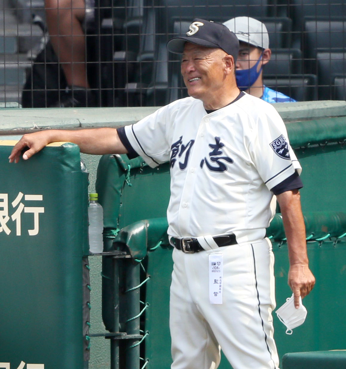 創志学園対八戸学院光星　創志学園でのラストゲームを甲子園で終えた長沢監督（撮影・上山淳一）