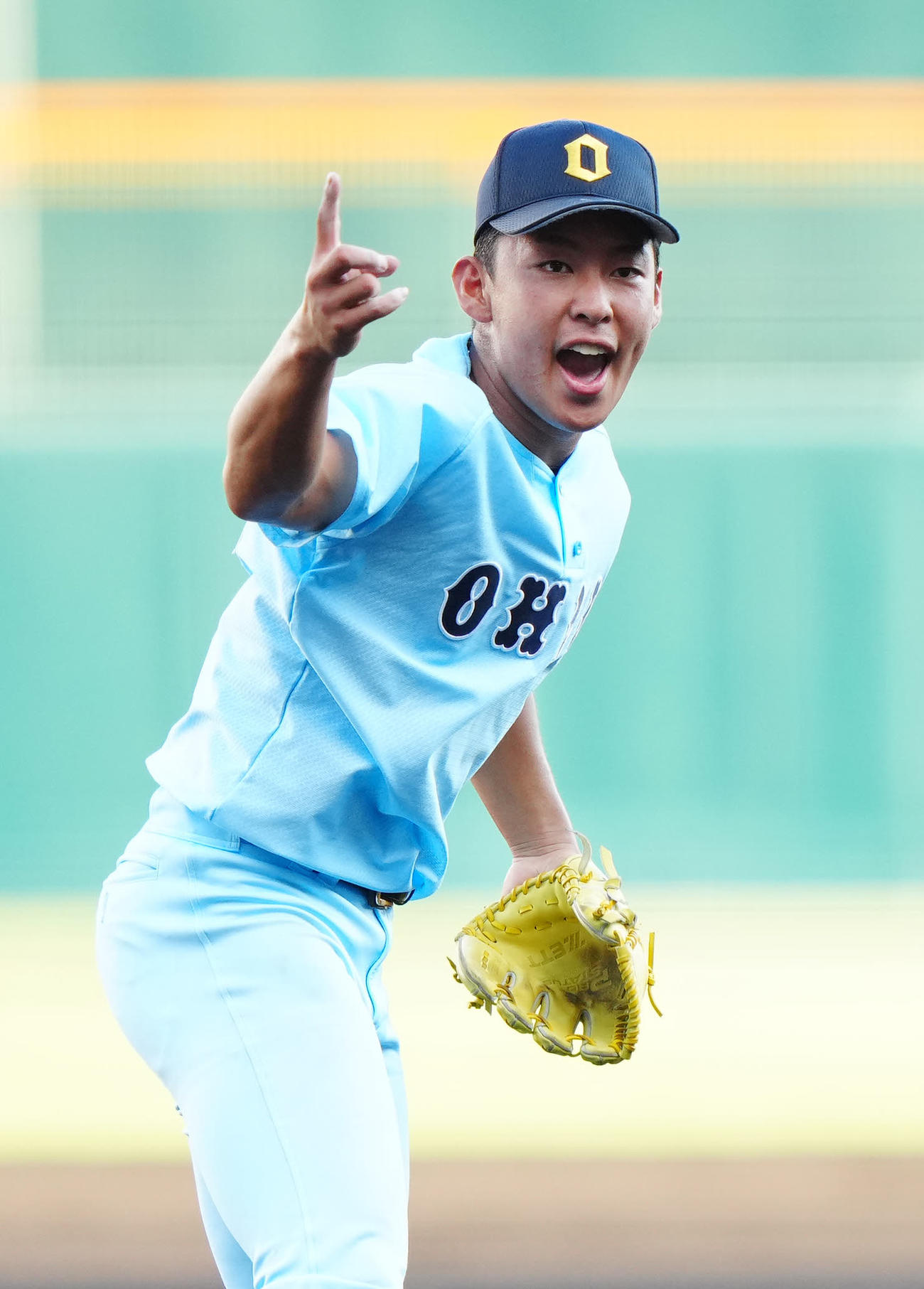 鳴門対近江　1回表、スイングをアピールする近江先発の山田（撮影・江口和貴）