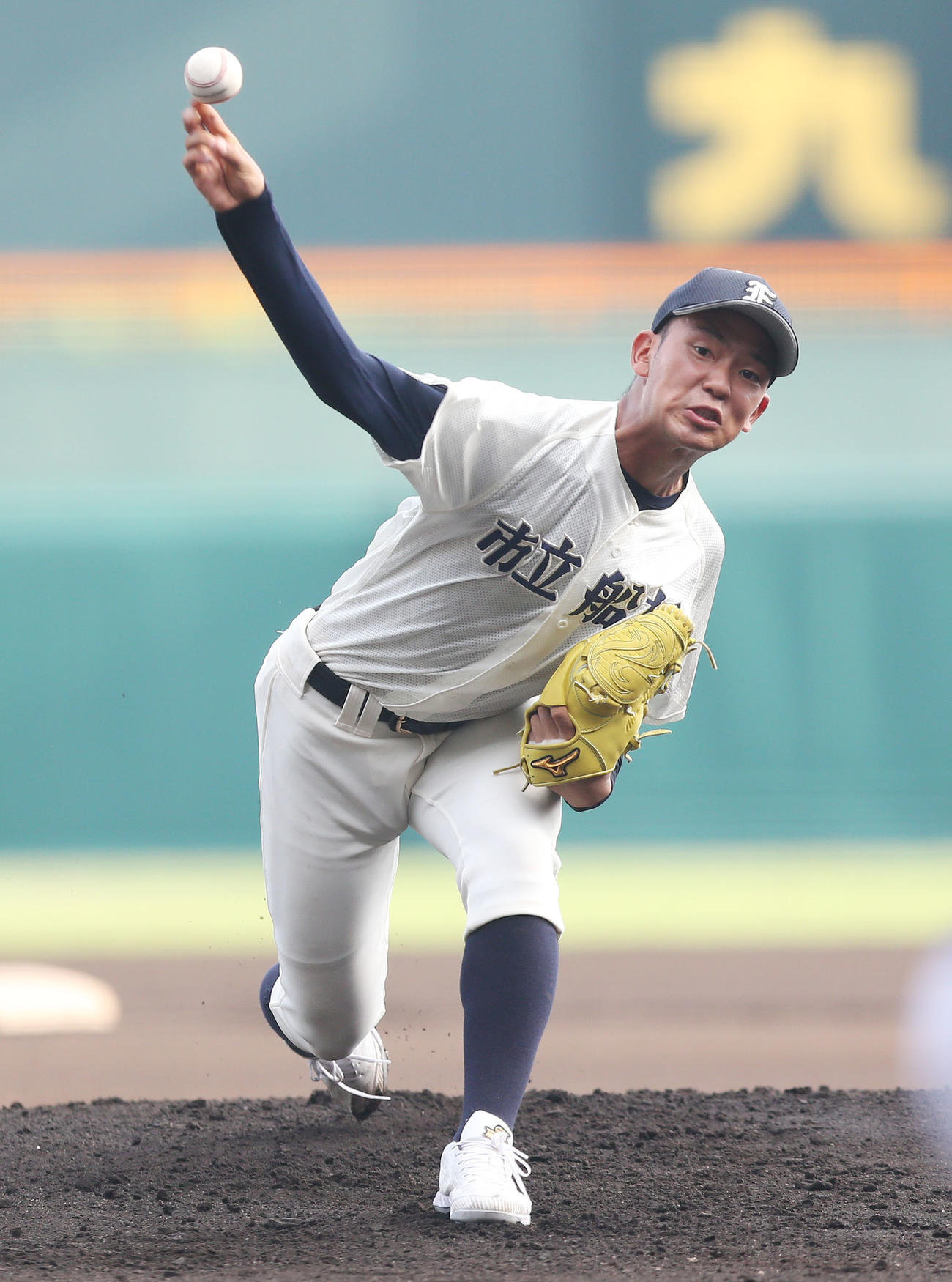 興南対市船橋　力投する市船橋先発の坂本（撮影・宮地輝）