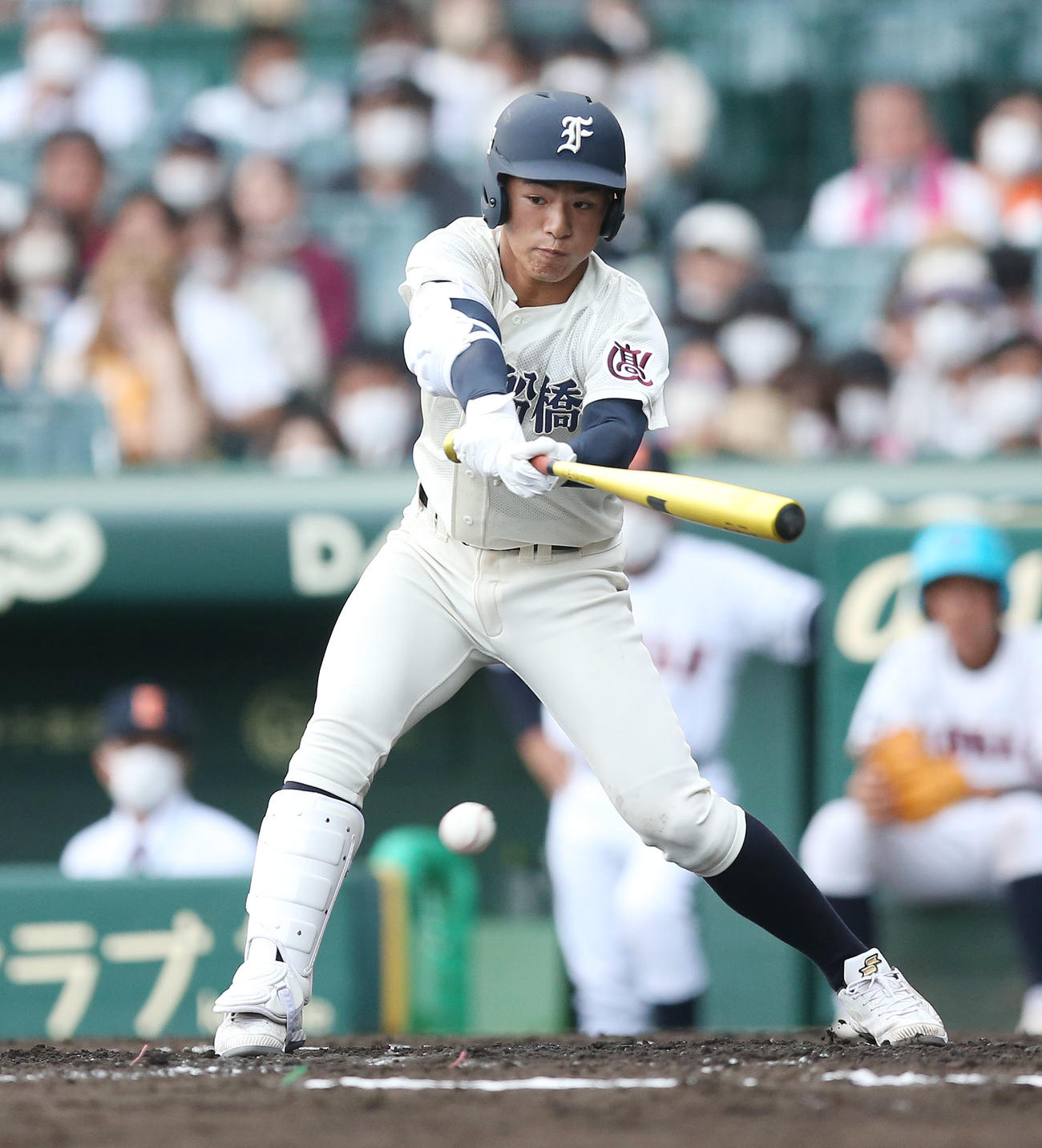 興南対市船橋　4回裏市船橋2死一、三塁、適時打を放つ森本哲星（撮影・宮地輝）