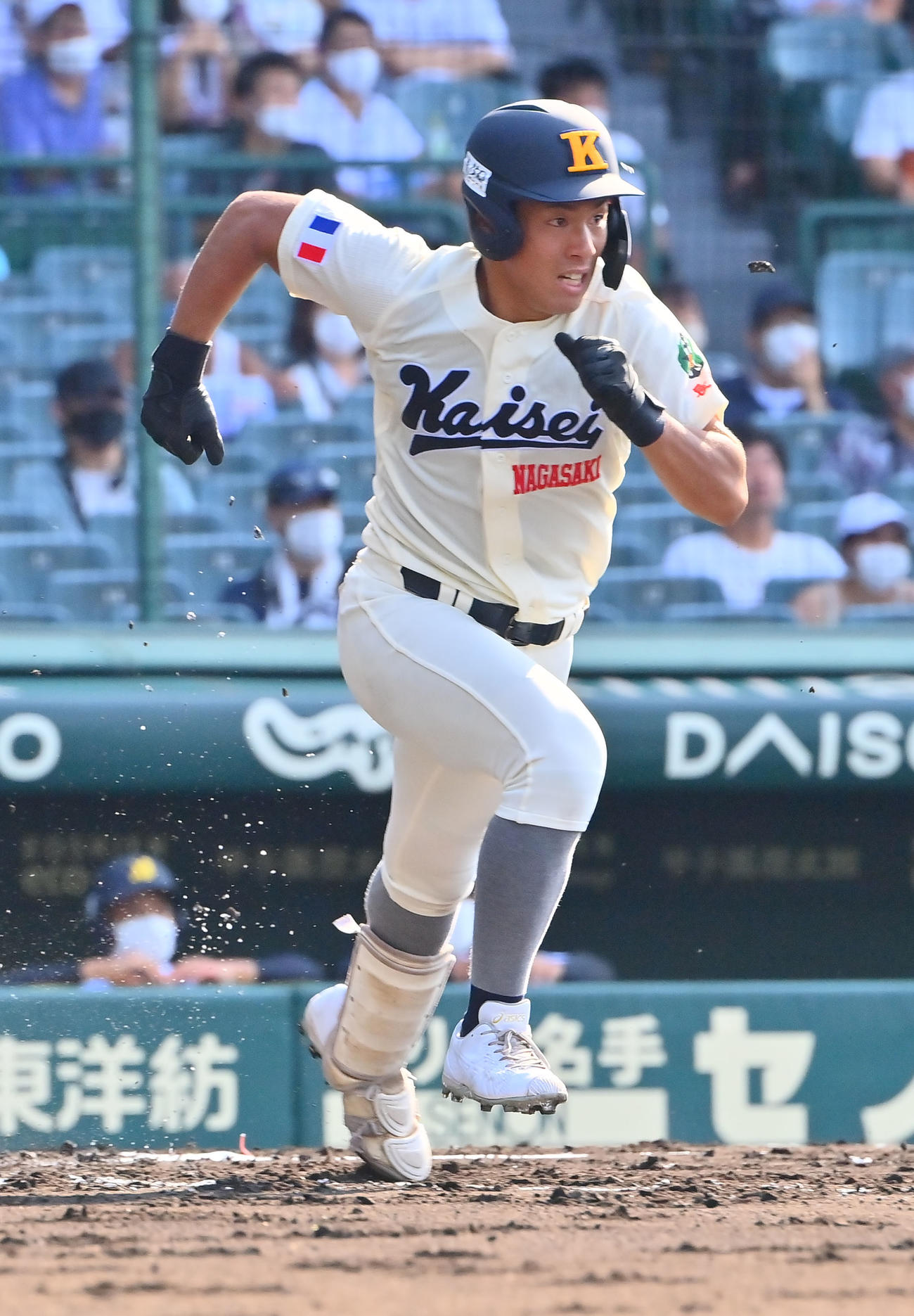海星対日本文理　1回表海星2死一、二塁、右中間を破る適時三塁打を放つ西村（撮影・和賀正仁）