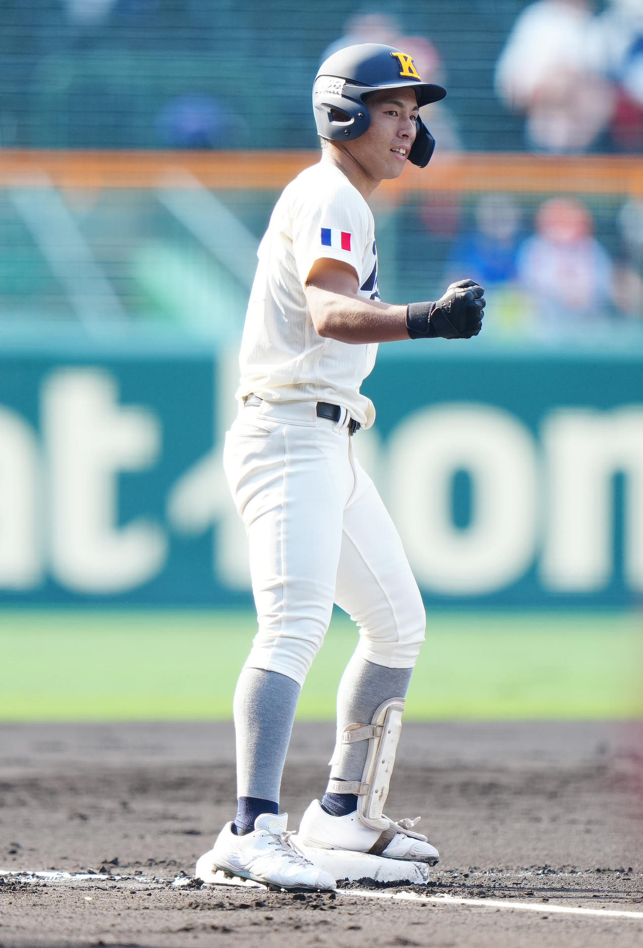 海星対日本文理　1回表海星1死一、二塁、先制2点適時三塁打を放ち、ガッツポーズを見せる西村（撮影・江口和貴）