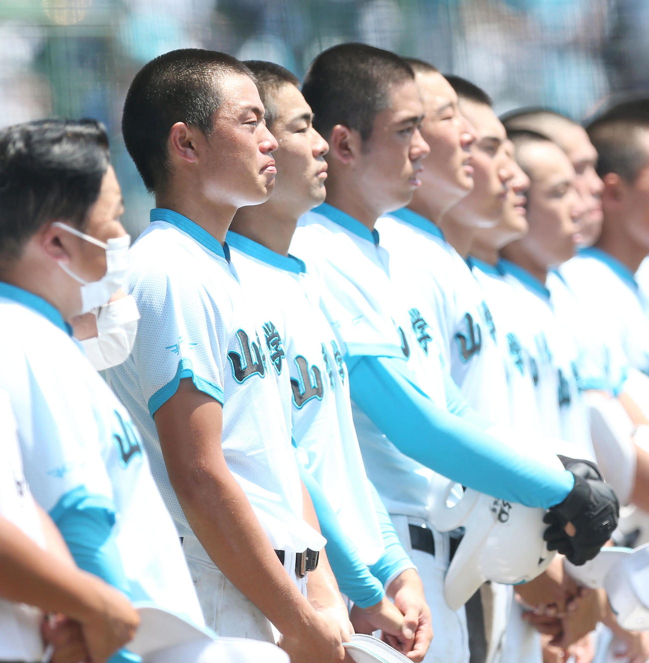 山梨学院対天理　天理に敗れ、悔しさを浮かべる山梨学院（撮影・宮地輝）