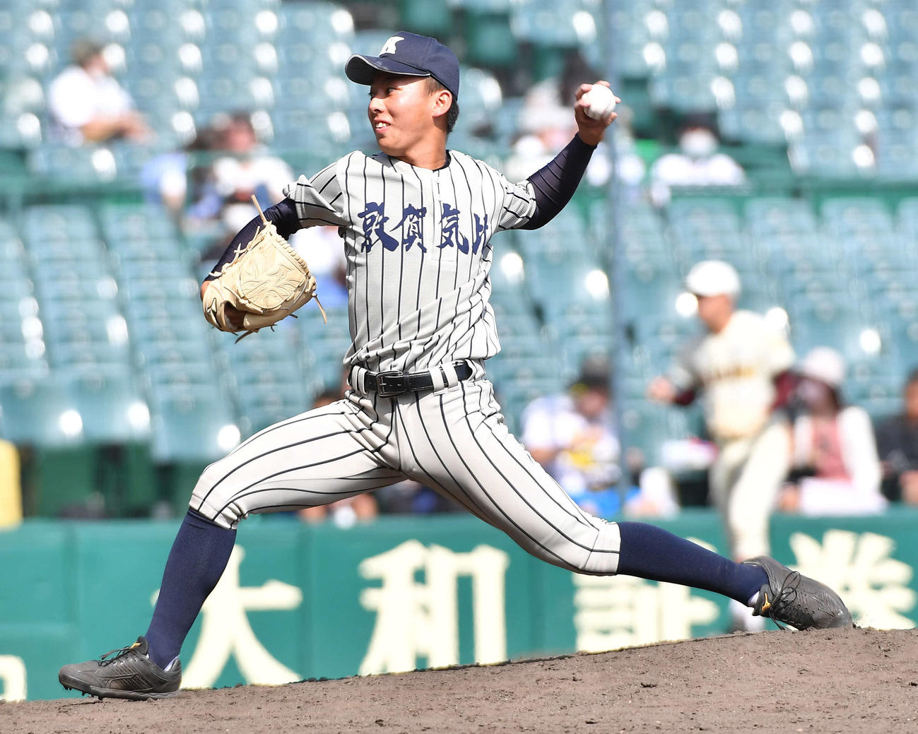 敦賀気比対高岡商　5回裏高岡商1死一、二塁から登板した、敦賀気比2番手の清野（撮影・岩下翔太）