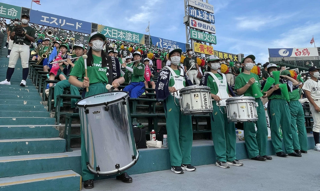 選手を後押しする市船橋の吹奏楽部