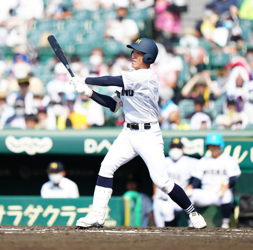 三重対横浜　6回表三重2死二塁、中前適時打を放つ野田（撮影・江口和貴）