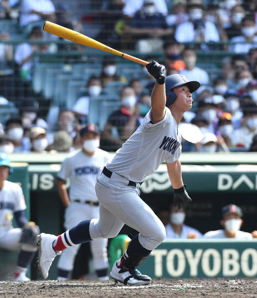 三重対横浜　8回裏横浜2死一、二塁、岸本は右越え2点適時三塁打を放つ（撮影・岩下翔太）