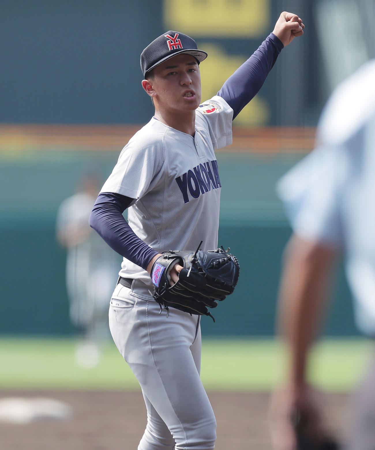 22年8月9日、三重対横浜　9回表三重2死二塁、最後の打者を遊ゴロに仕留め、拳を突き上げる杉山