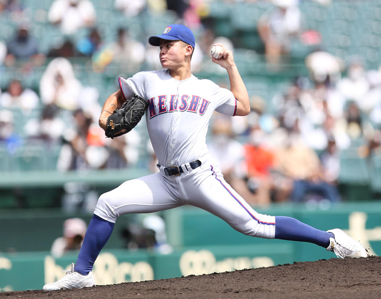 鹿児島実対明秀学園日立　力投する明秀学園日立先発の石川（撮影・宮地輝）