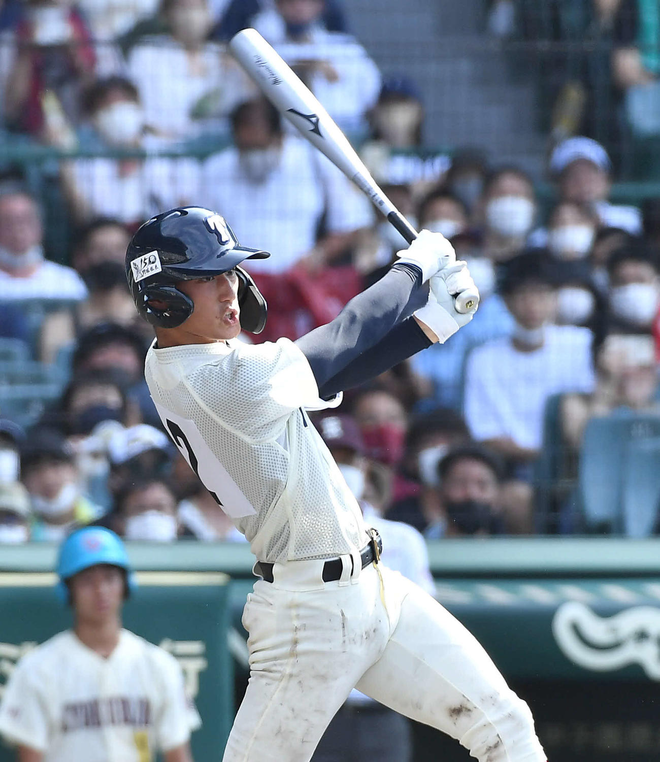 旭川大高対大阪桐蔭　3回裏大阪桐蔭2死一、二塁、松尾は右前適時打を放つ（撮影・岩下翔太）