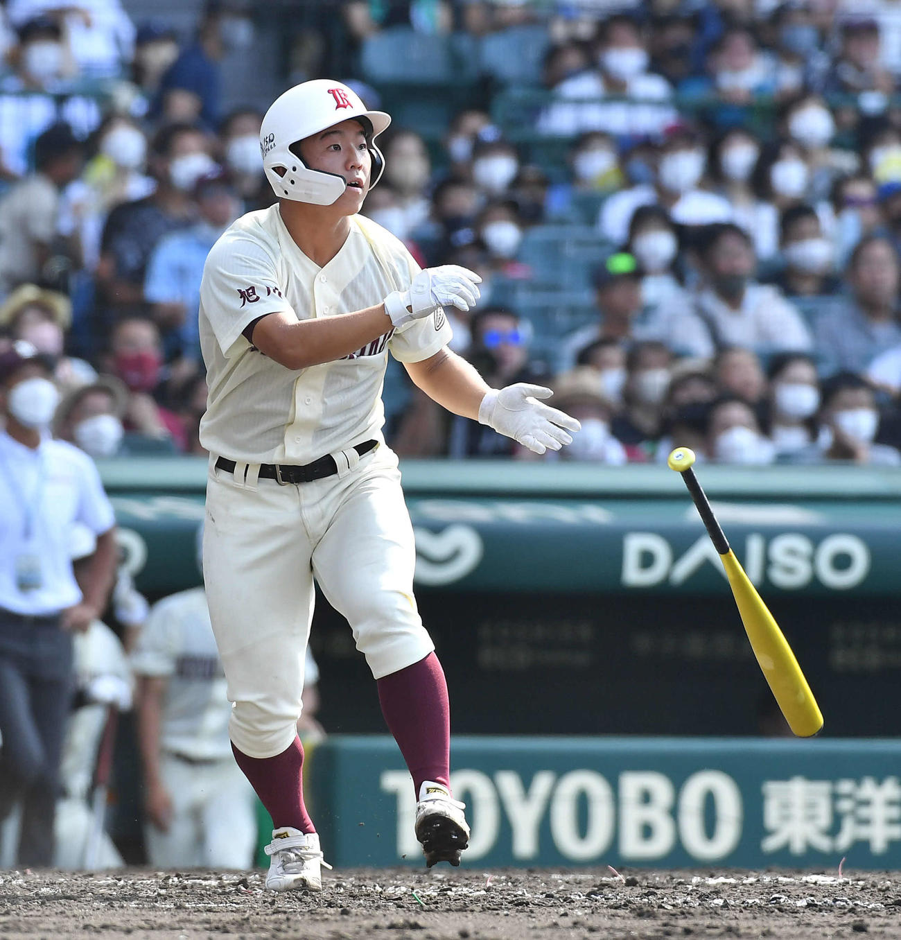 旭川大高対大阪桐蔭　3回表旭川大高無死一塁、藤田は右越え2点本塁打を放つ（撮影・岩下翔太）