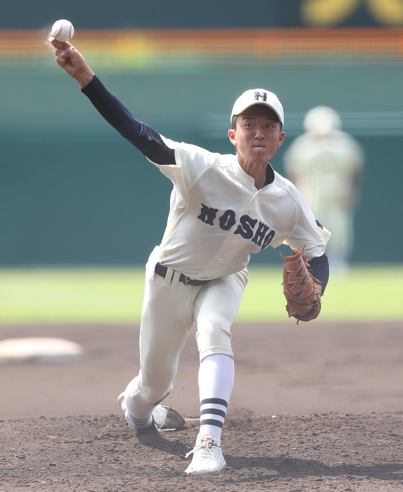 能代松陽対聖望学園　力投する能代松陽先発の三浦（撮影・宮地輝）