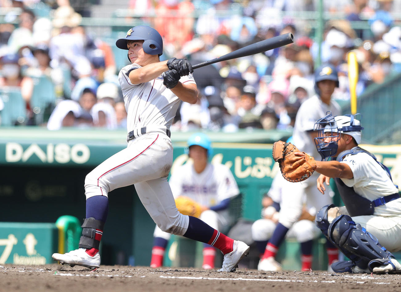 能代松陽対聖望学園　4回裏聖望学園無死、中前打を放つ江口生馬（撮影・野上伸悟）