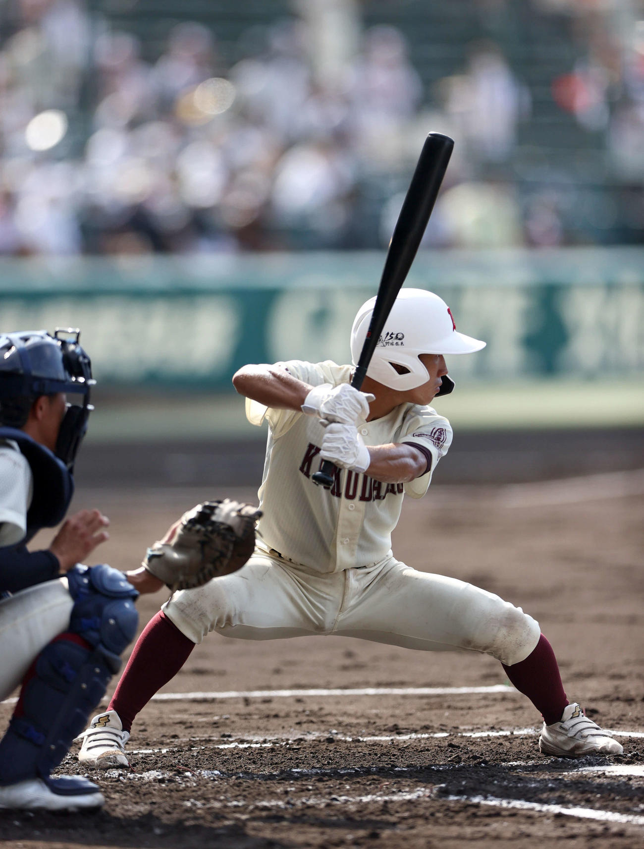 旭川大対大阪桐蔭　2回表旭川大無死二塁、低重心で構える一ノ戸（撮影・上山淳一）