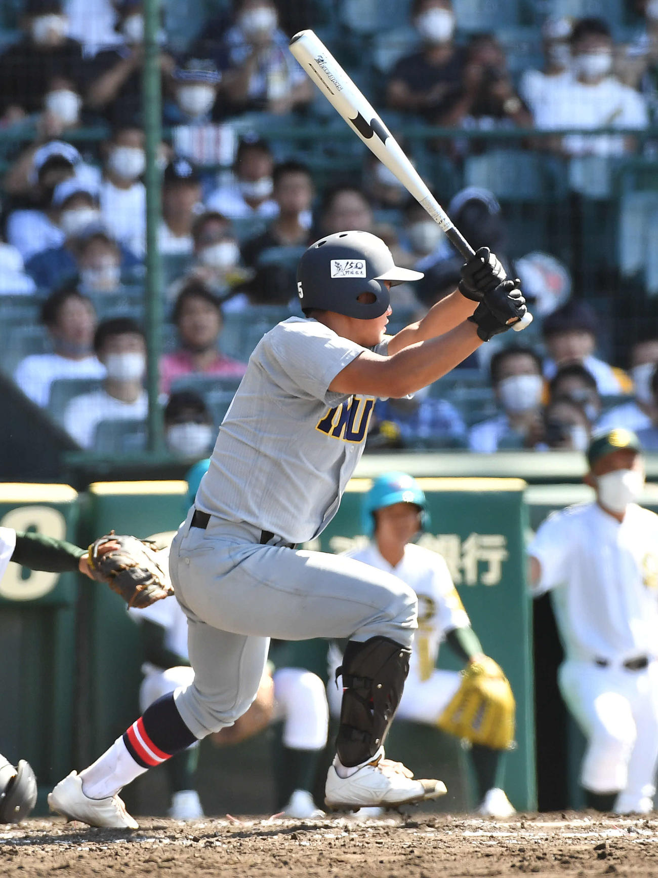 6回裏仙台育英1死三塁、斎藤陽は先制の左前適時打を放つ（撮影・岩下翔太）