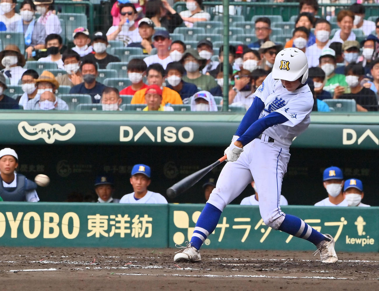 明豊対一関学院　4回表明豊2死一、二塁、右前適時打を放つ高木（撮影・和賀正仁）
