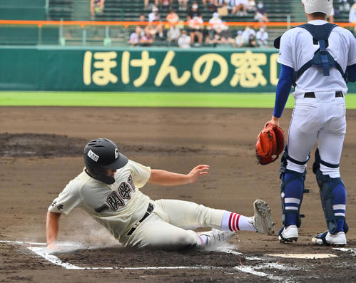 明豊対一関学院　1回裏一関学院2死二塁、後藤の左間打で生還する小杉晟（撮影・和賀正仁）