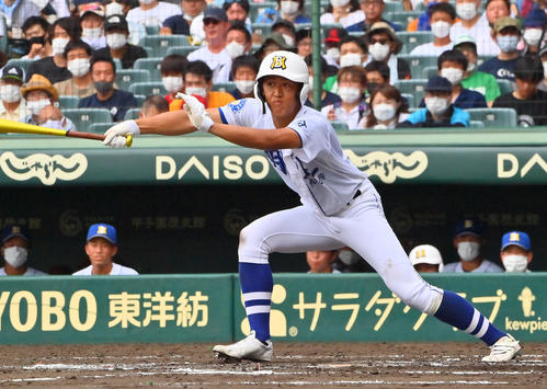 明豊対一関学院　7回表明豊2死三塁、左翼線に勝ち越しの適時二塁打を放つ嶽下（撮影・和賀正仁）
